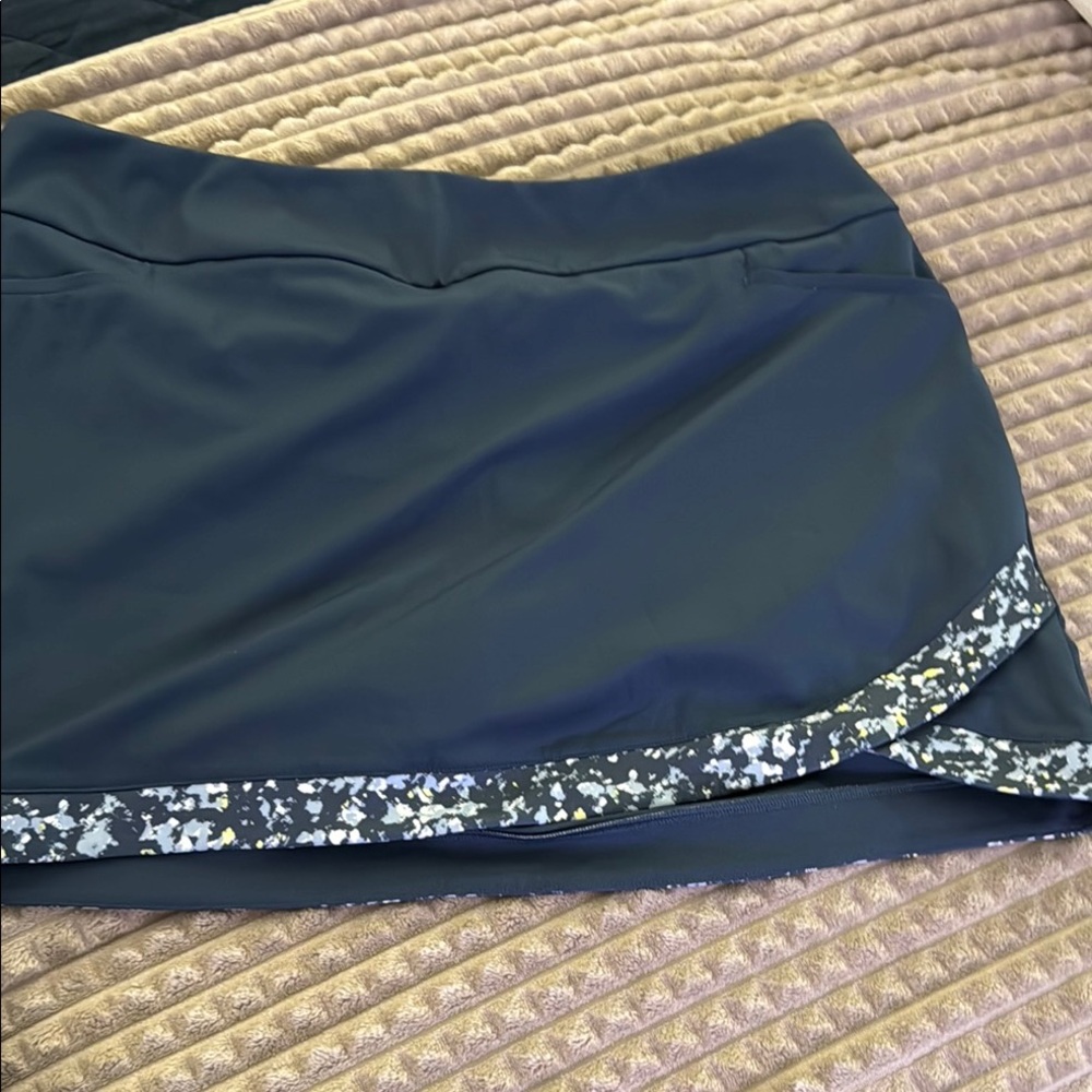 Navy and White Patterned Sleeveless Golf Set - Picture 2 of 4